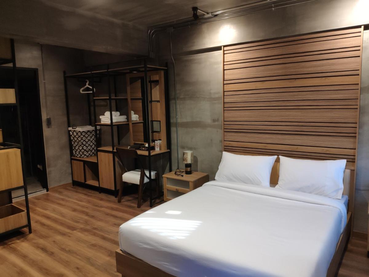 Pinghostel (Adults Only) Chiang Mai Bagian luar foto