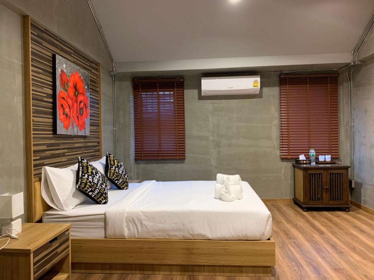 Pinghostel (Adults Only) Chiang Mai Bagian luar foto