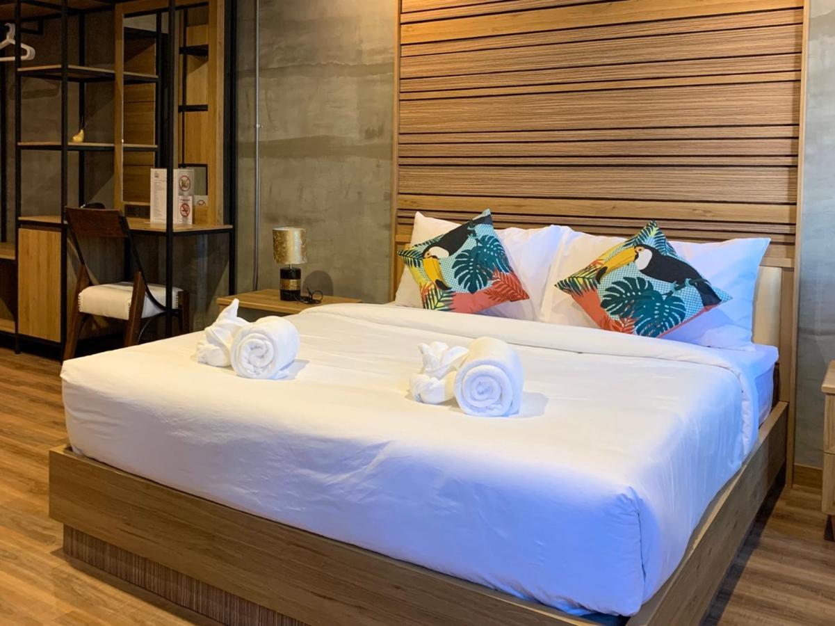 Pinghostel (Adults Only) Chiang Mai Bagian luar foto