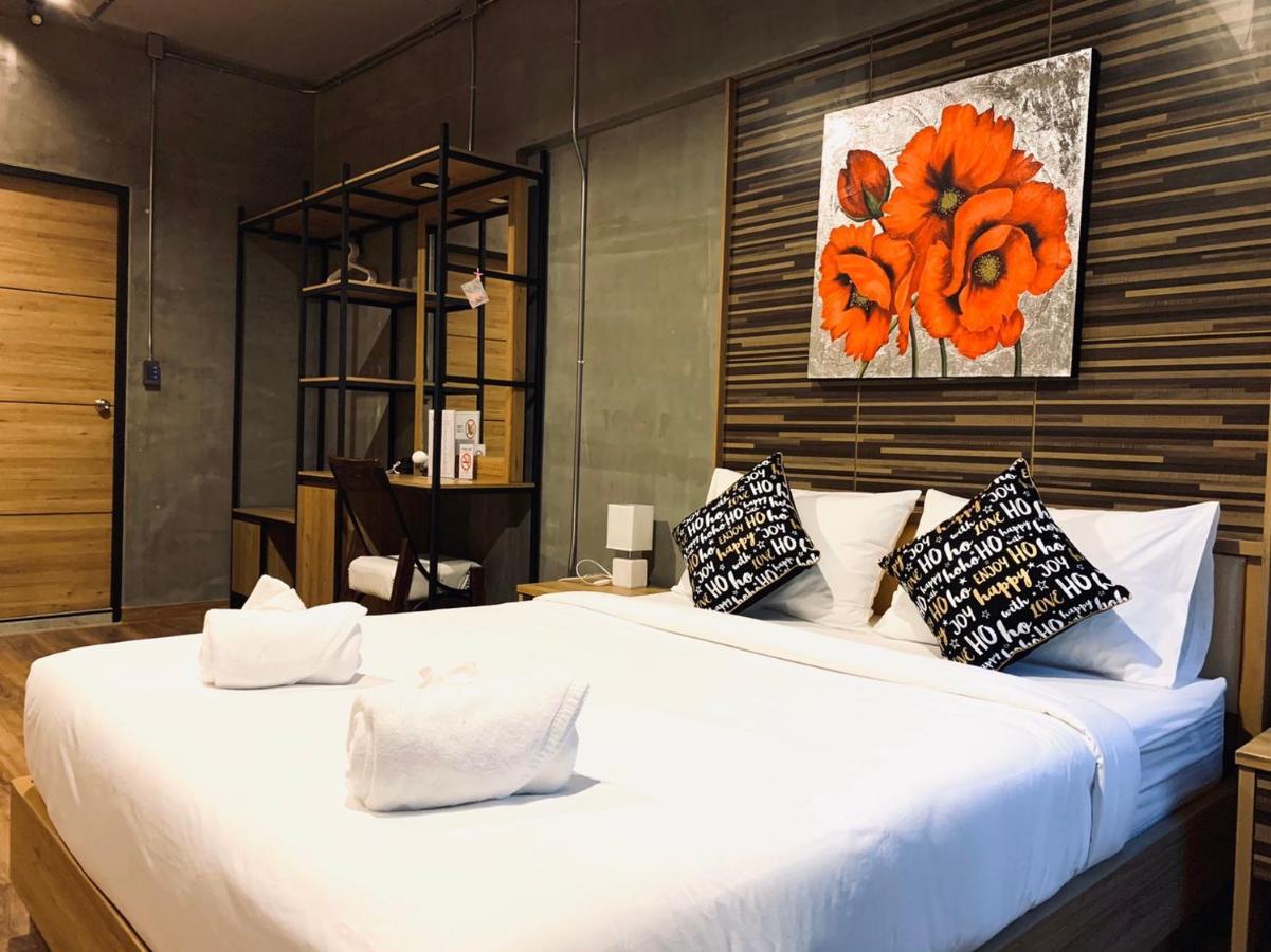 Pinghostel (Adults Only) Chiang Mai Bagian luar foto