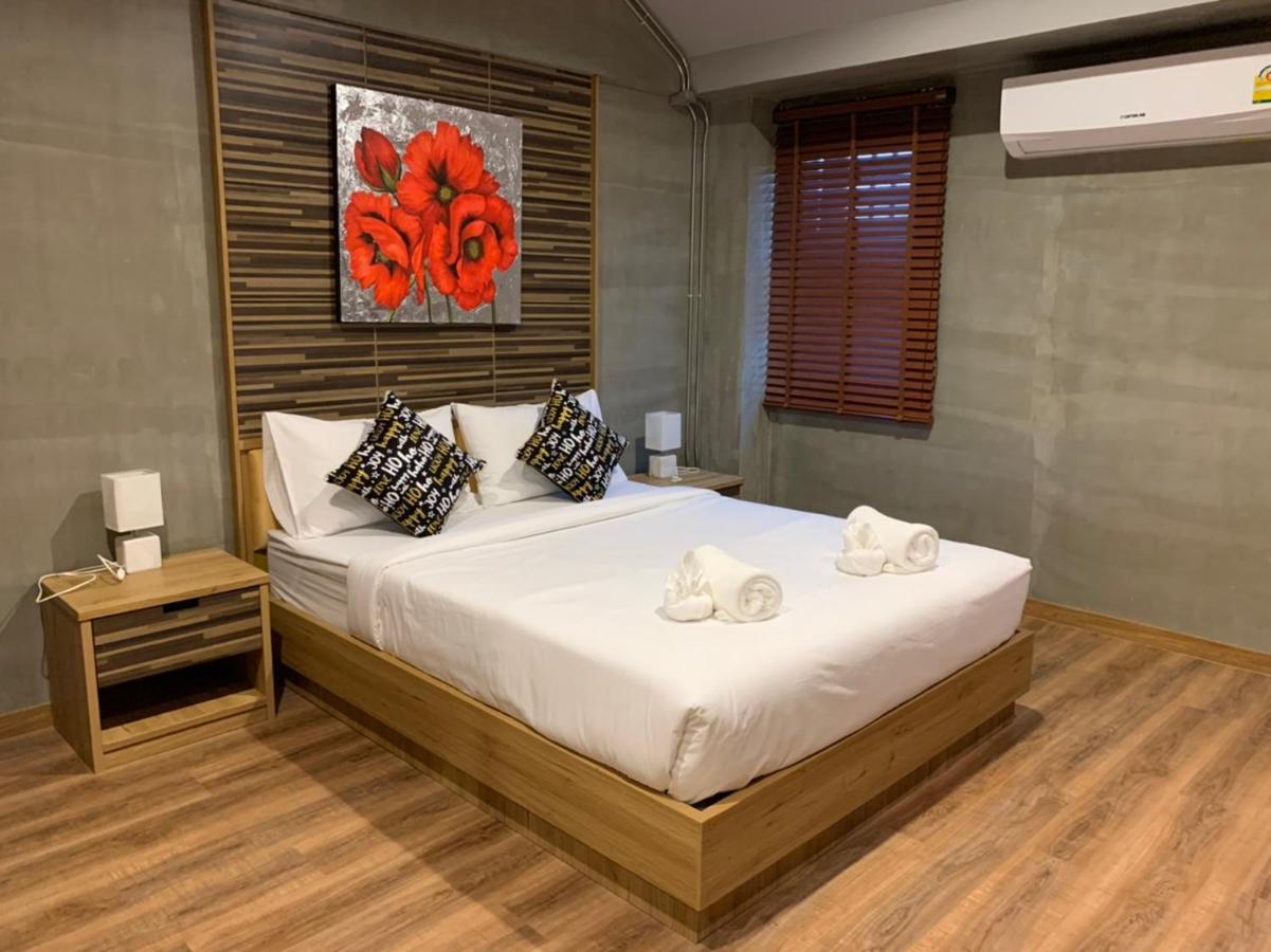 Pinghostel (Adults Only) Chiang Mai Bagian luar foto