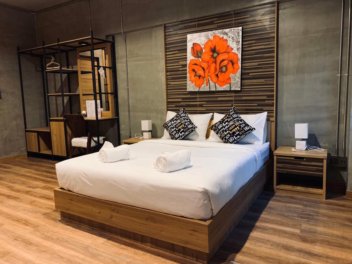 Pinghostel (Adults Only) Chiang Mai Bagian luar foto