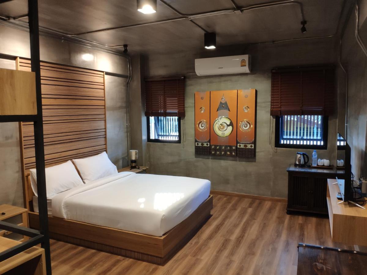 Pinghostel (Adults Only) Chiang Mai Bagian luar foto