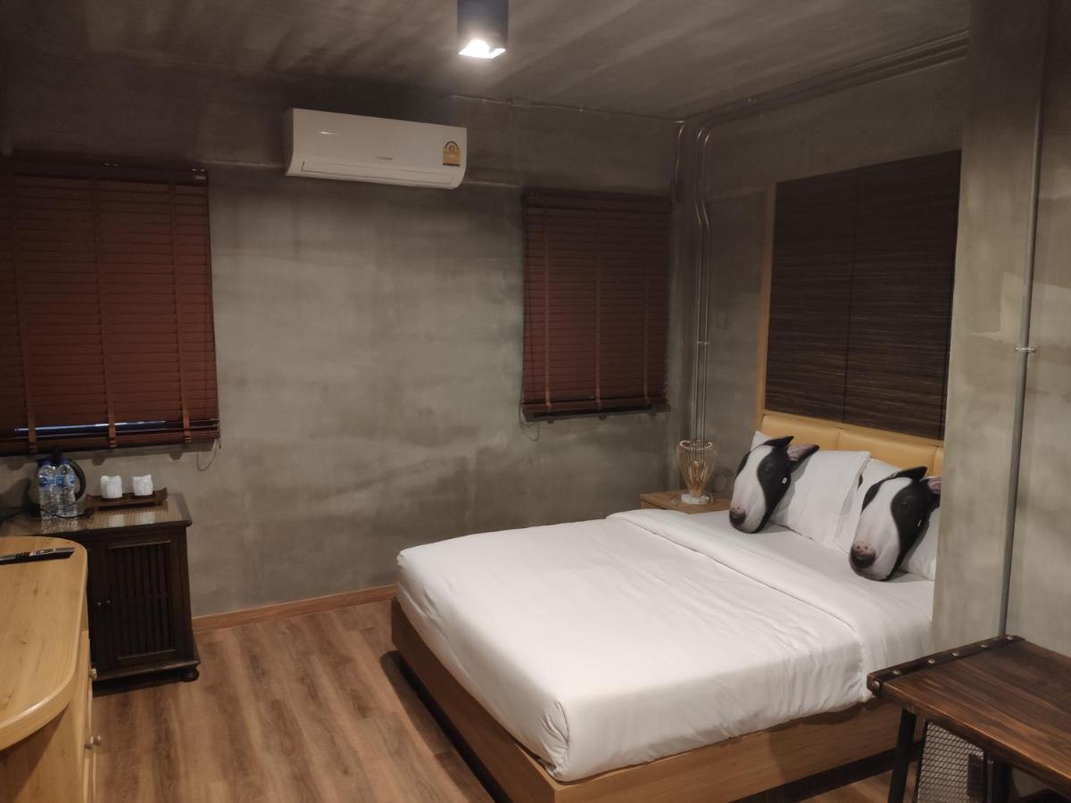Pinghostel (Adults Only) Chiang Mai Bagian luar foto