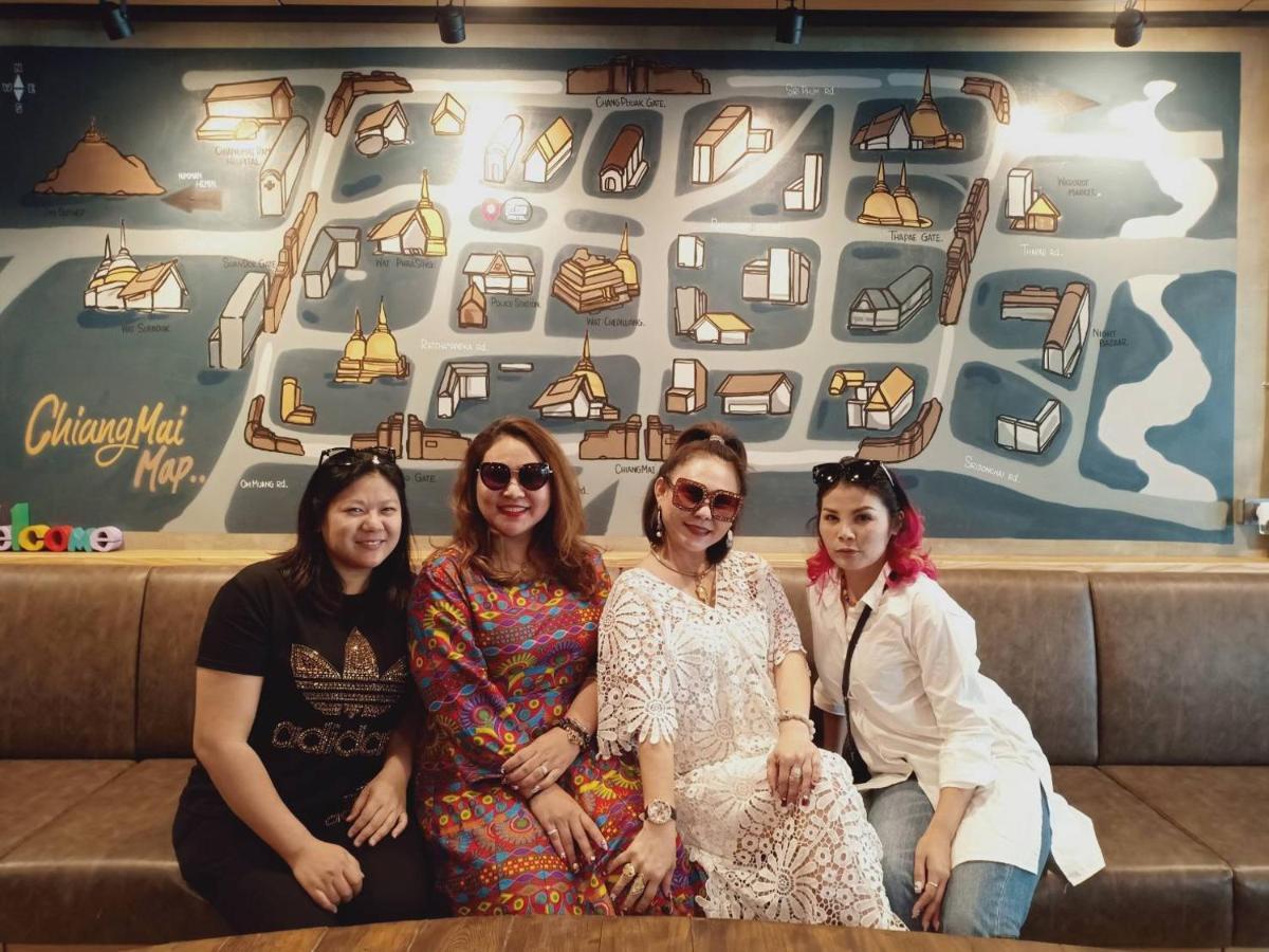 Pinghostel (Adults Only) Chiang Mai Bagian luar foto
